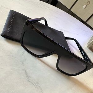 QUAY AUSTRALIA X JACLYN HILL VERY BUSY (BLACK) LIMITED EDITION